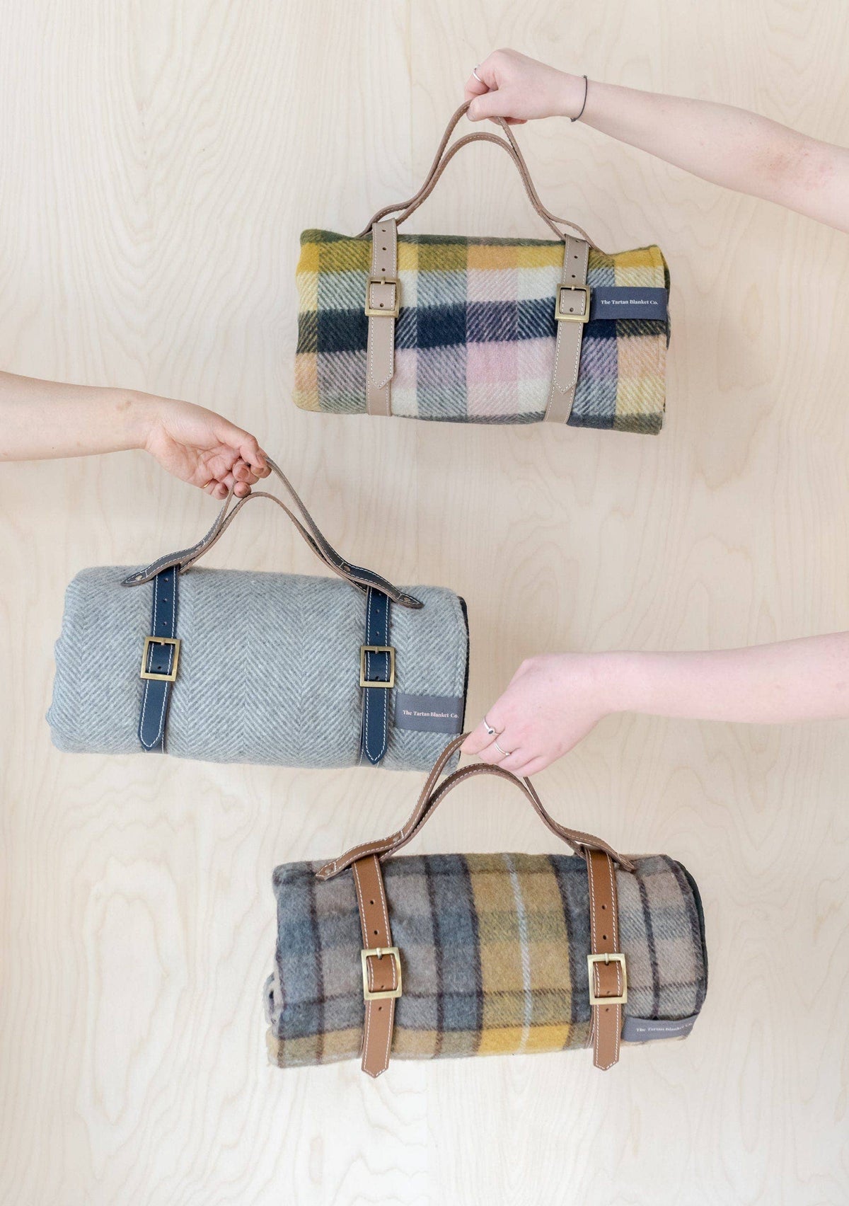 Leather Picnic Carrier: Tan Leather